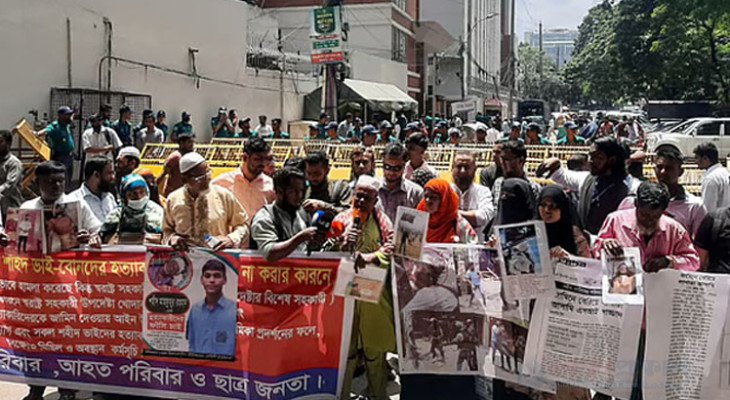 আইন উপদেষ্টার পদত্যাগের দাবিতে জুলাই শহীদ-আহত পরিবারের বিক্ষোভ
